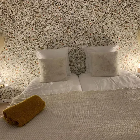 Maison Cosy Et Jardin Verdoyant