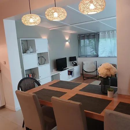 Maison Cosy Et Jardin Verdoyant